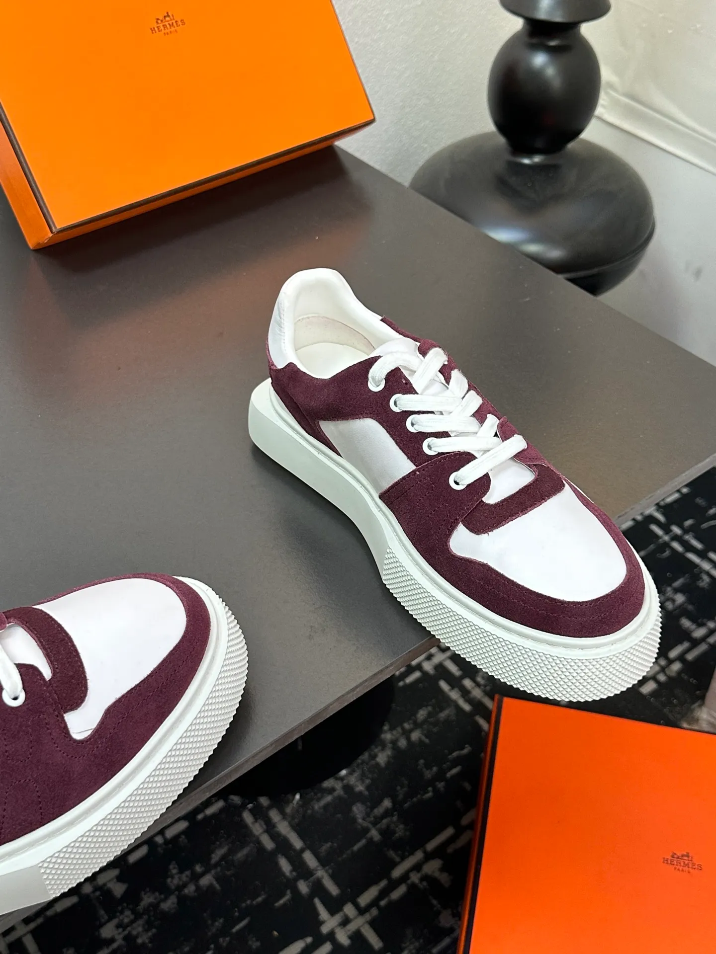 p700💰Men's shoes ❤️❤️Hermes top version# Hermès deep series couple's small white shoes casual skateboard shoes Stylish graphic design to create retro style Upper: cowhide material Lining: sheepskin lining Outsole: TPU outsole Size: 38-45